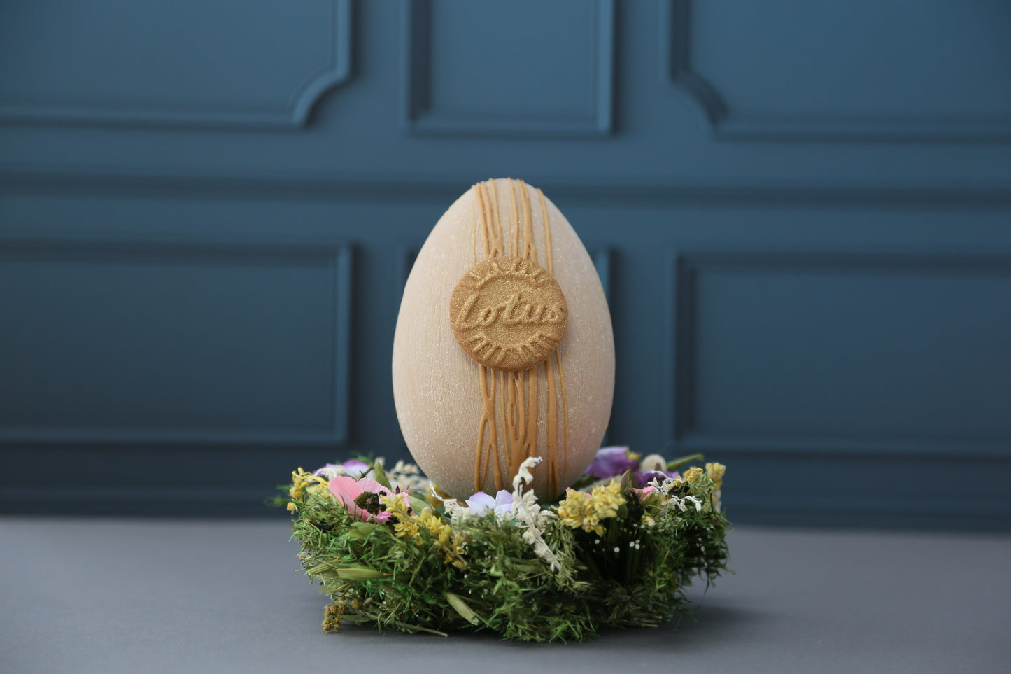 100% BLONDE EASTER EGG LOTUS GINGER ALMONDS