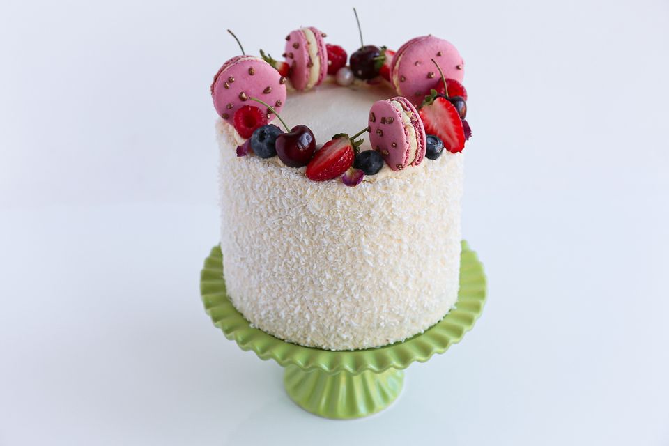 Bakery Shop Secrettaart Birthday Cake with Macarons and strawberries on top